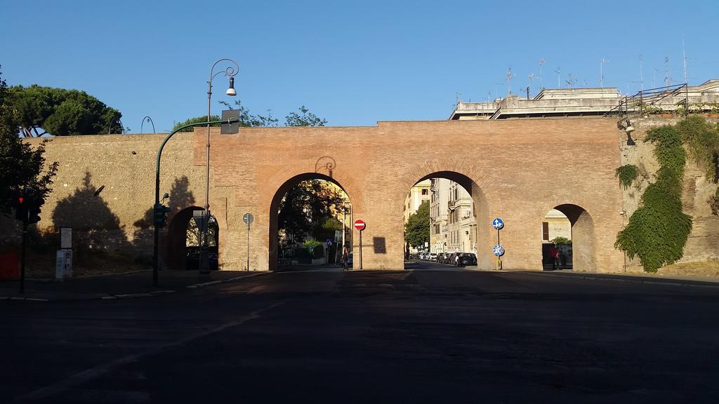 Termini Station Apartment Ai Due Cortili Presso Le Mura Aureliane Рим Екстериор снимка