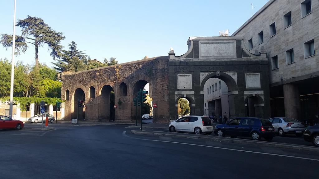 Termini Station Apartment Ai Due Cortili Presso Le Mura Aureliane Рим Екстериор снимка